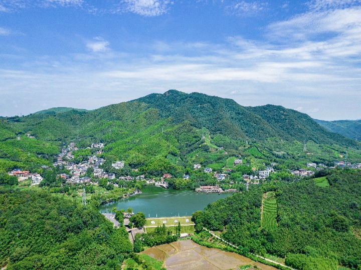 浙江德清：&ldquo;小縣城&rdquo;闖出產(chǎn)業(yè)發(fā)展新天地
