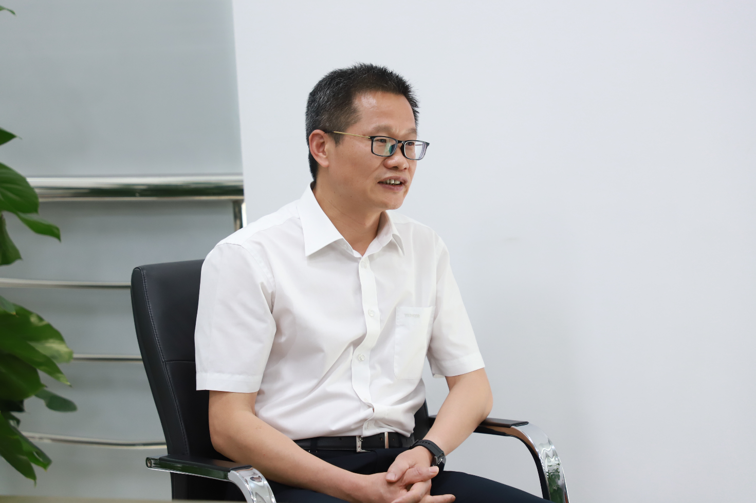 新華網(wǎng)：茶文化在浙江源遠流長，近年來，浙江大力發(fā)展旅游業(yè)，您如何理解茶文化與旅游的關(guān)系？